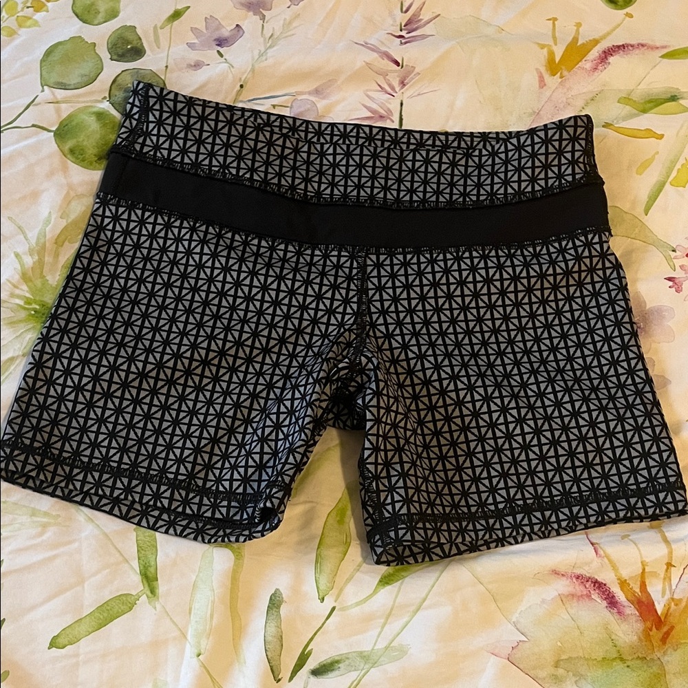 Y2K Lululemon Black and Gray Geometric Shorts